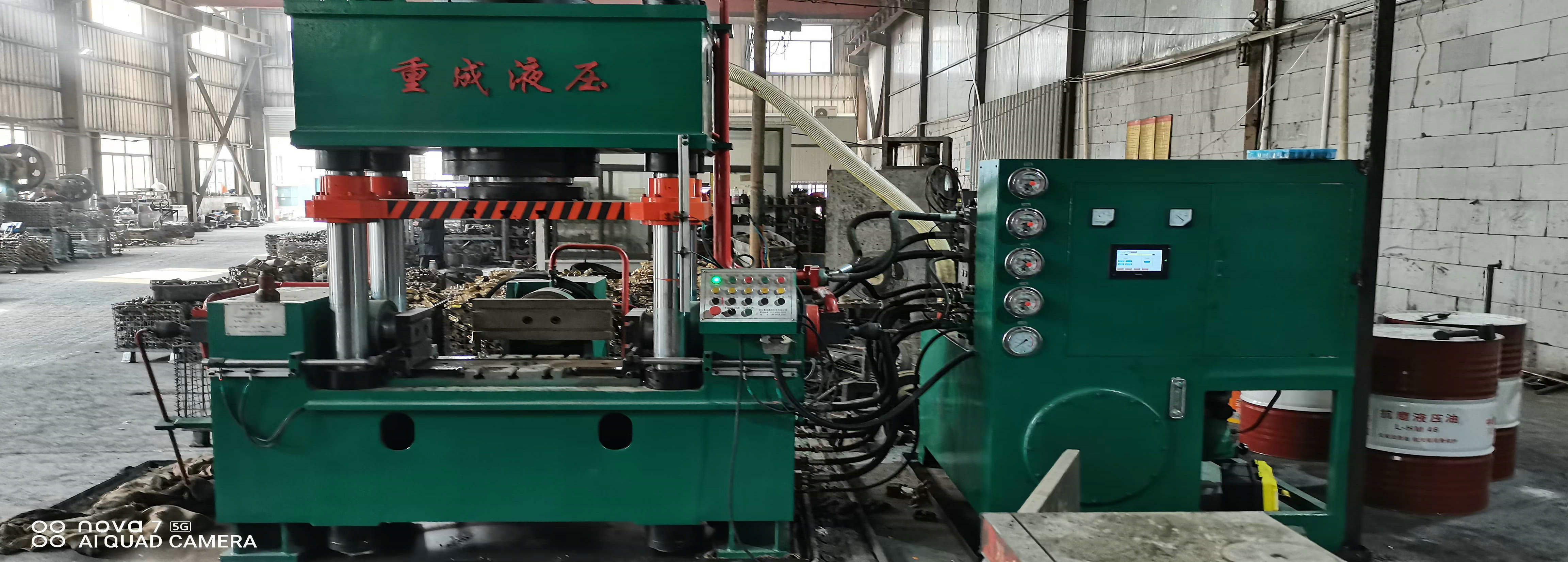 多(duo)曏紅衝(chong)鍛造(zao)液壓機